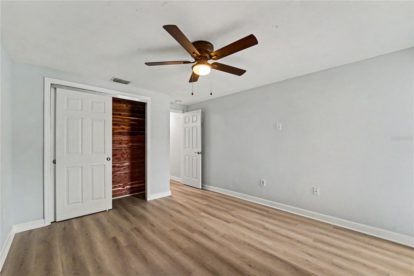 4247 STRATFORD DR — photo 13