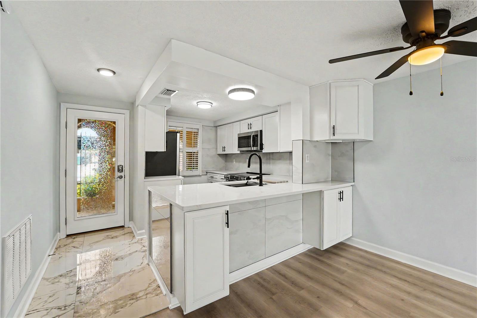 4247 STRATFORD DR — photo 7