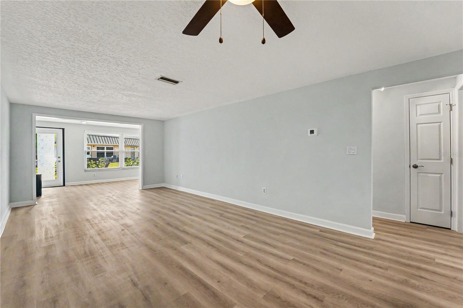 4247 STRATFORD DR — photo 6