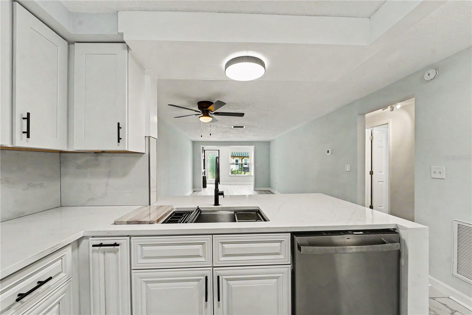4247 STRATFORD DR — photo 10