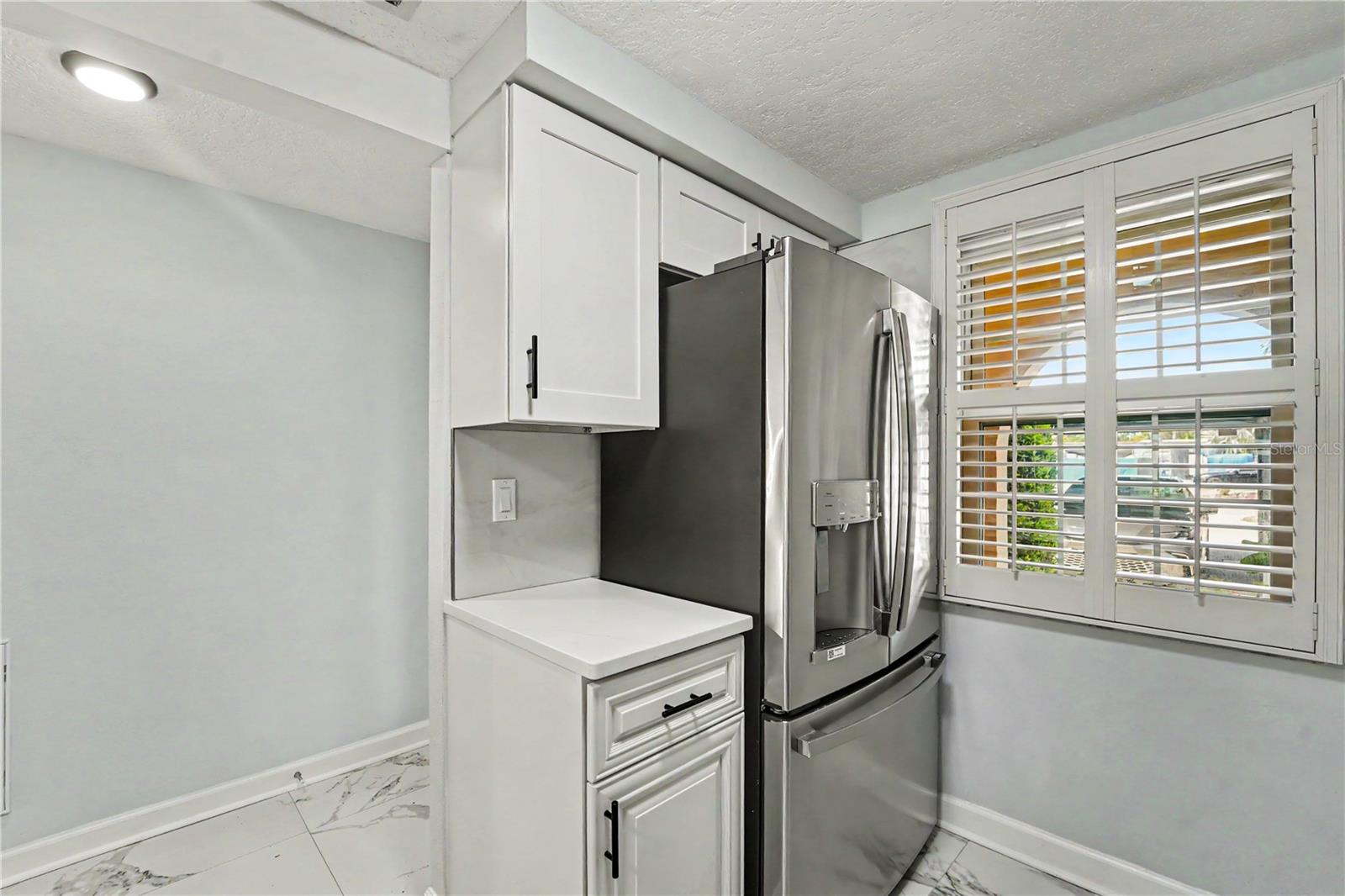 4247 STRATFORD DR — photo 11