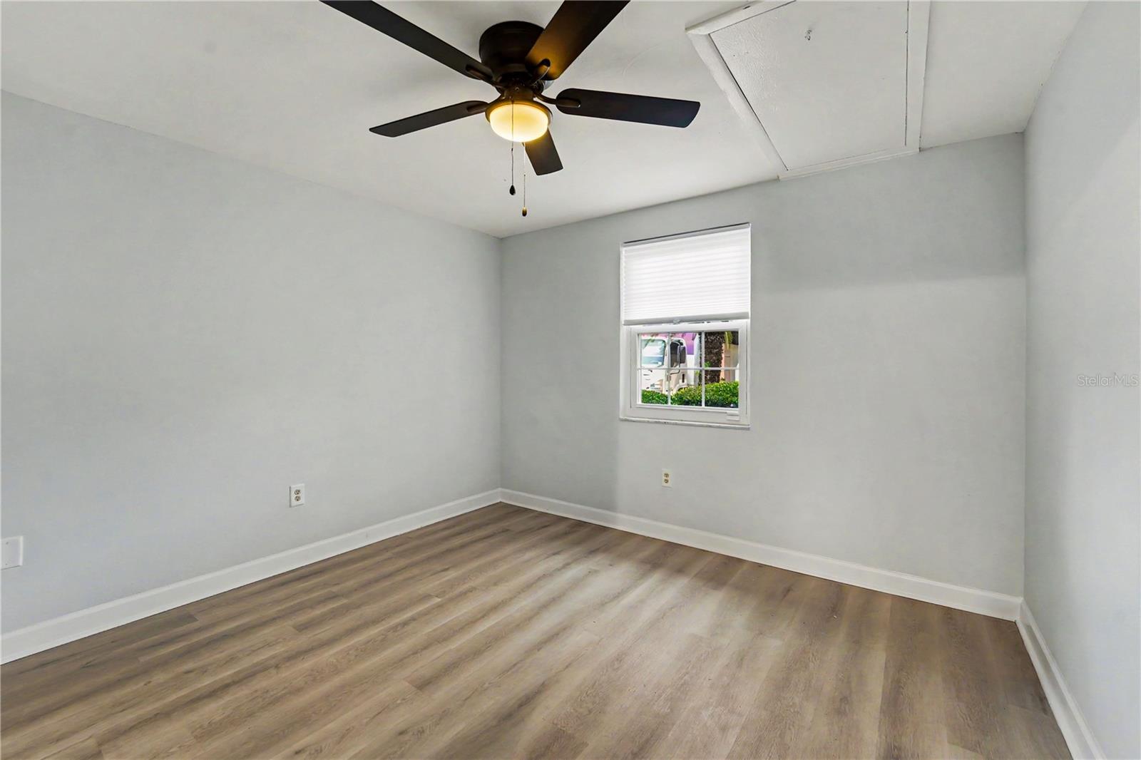 4247 STRATFORD DR — photo 12