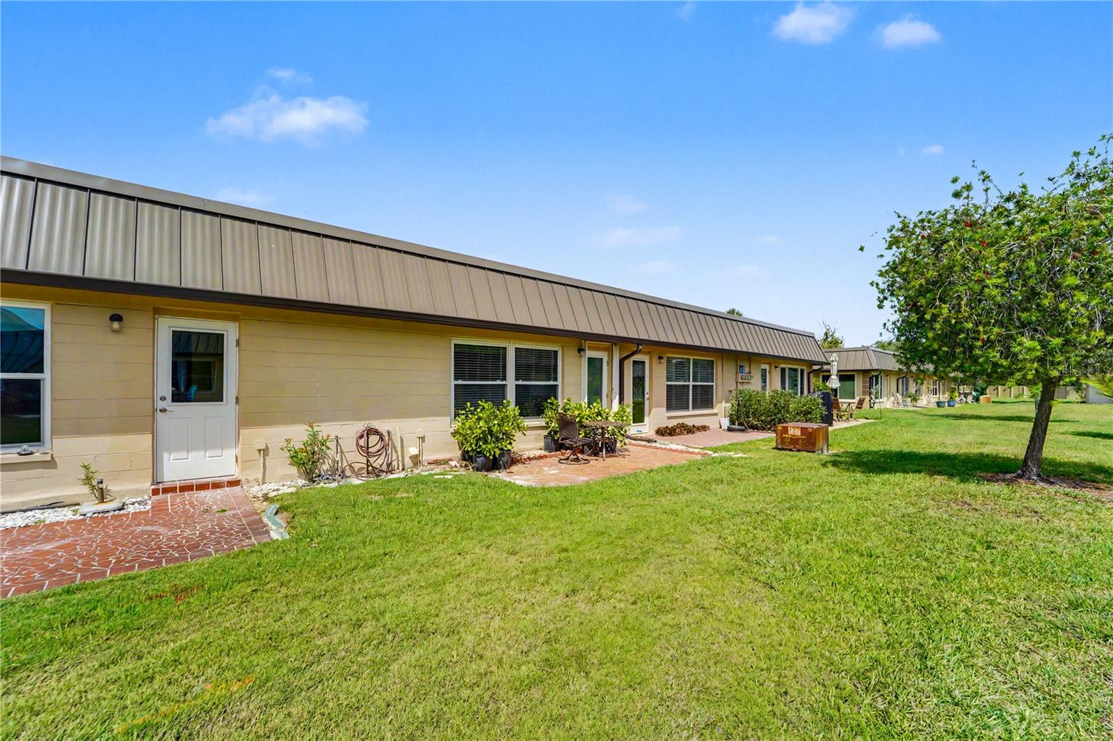 4247 STRATFORD DR — photo 17