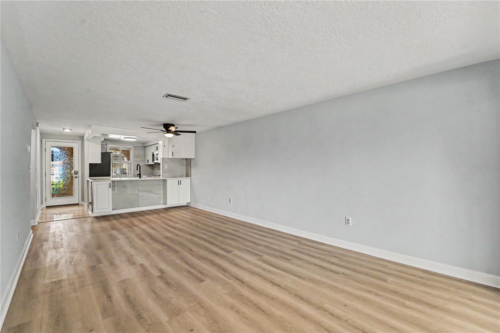 4247 STRATFORD DR — photo 4