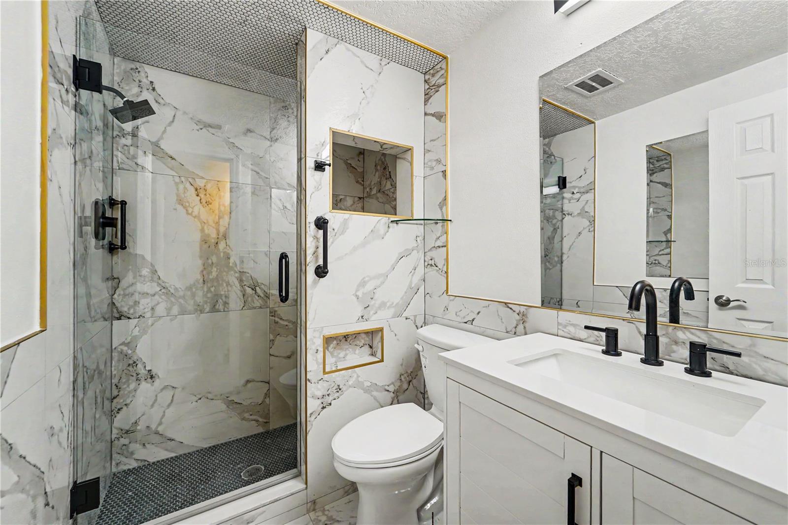 4247 STRATFORD DR — photo 14