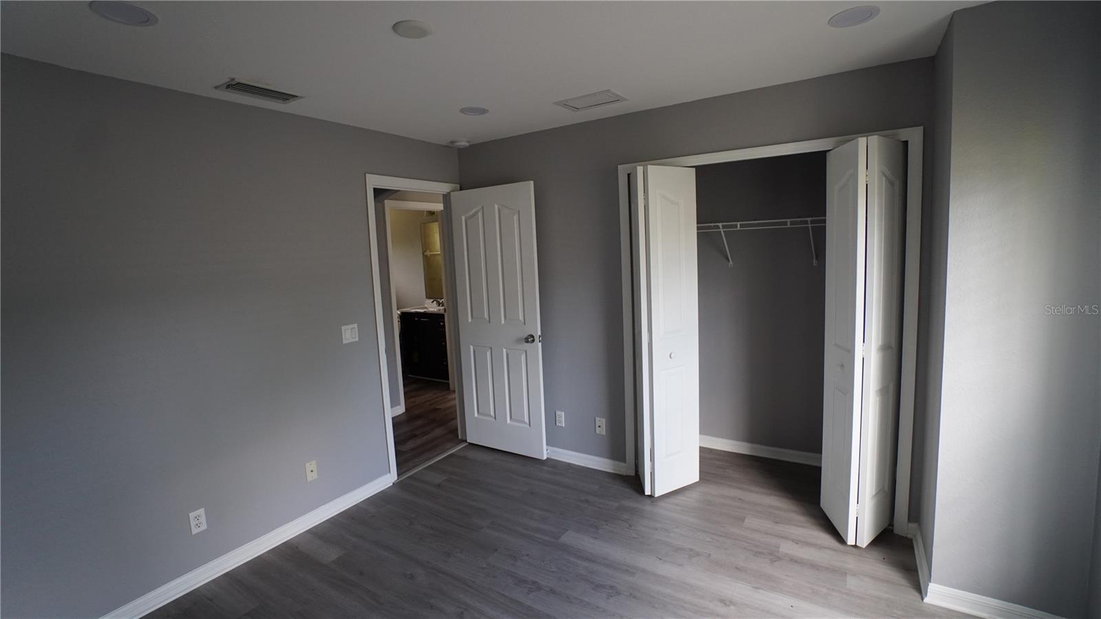 2405 MISTLETO LN — photo 8