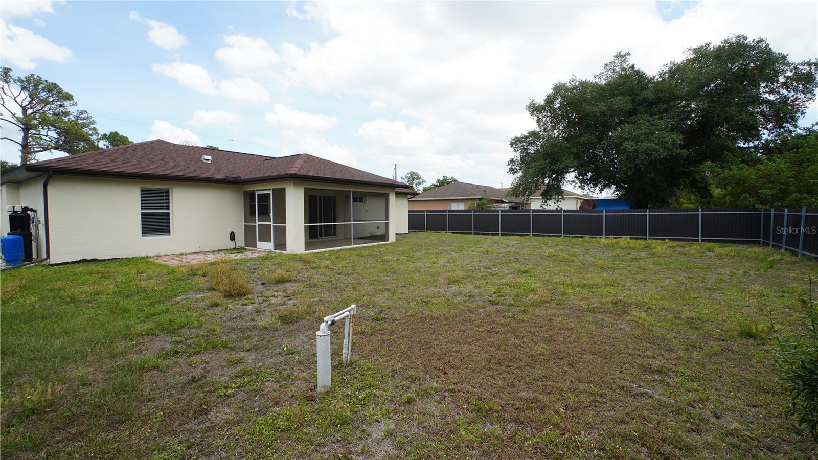 2405 MISTLETO LN — photo 23