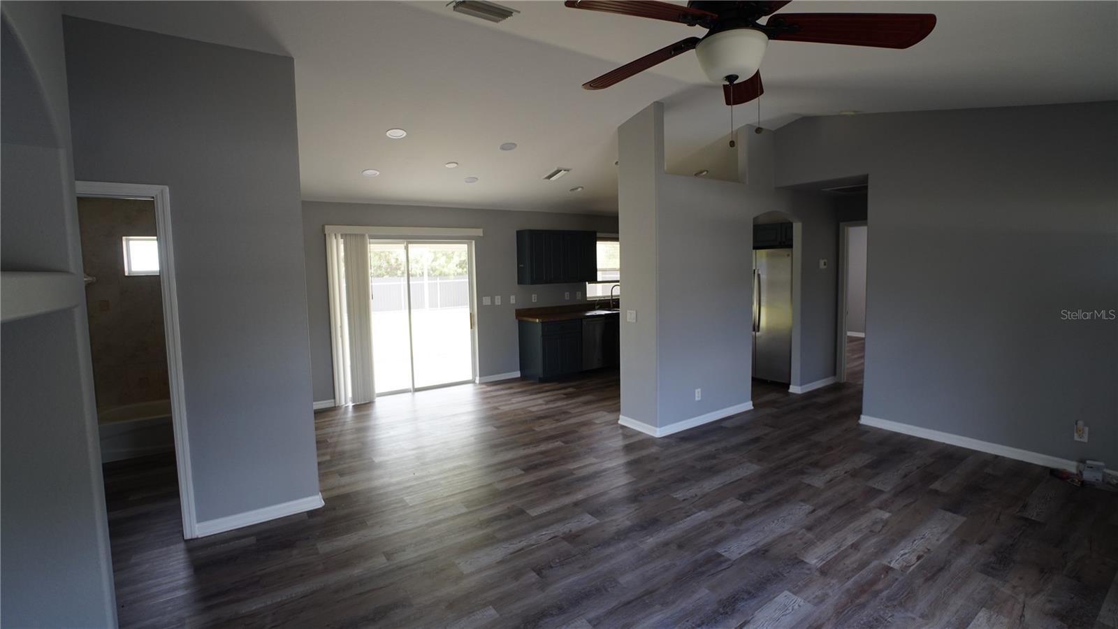 2405 MISTLETO LN — photo 3