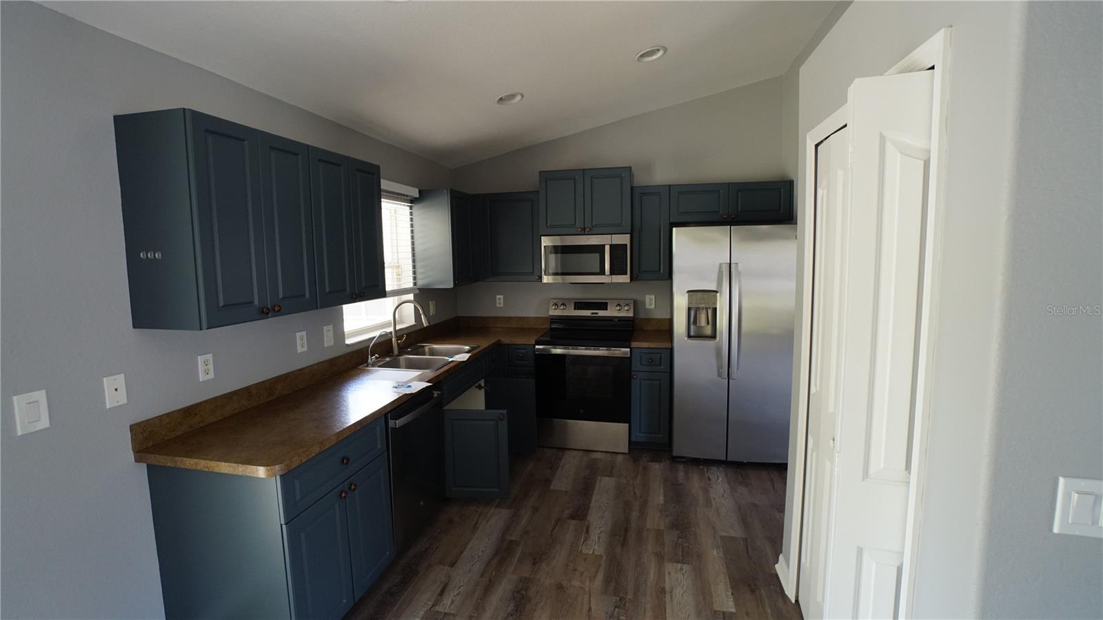 2405 MISTLETO LN — photo 4