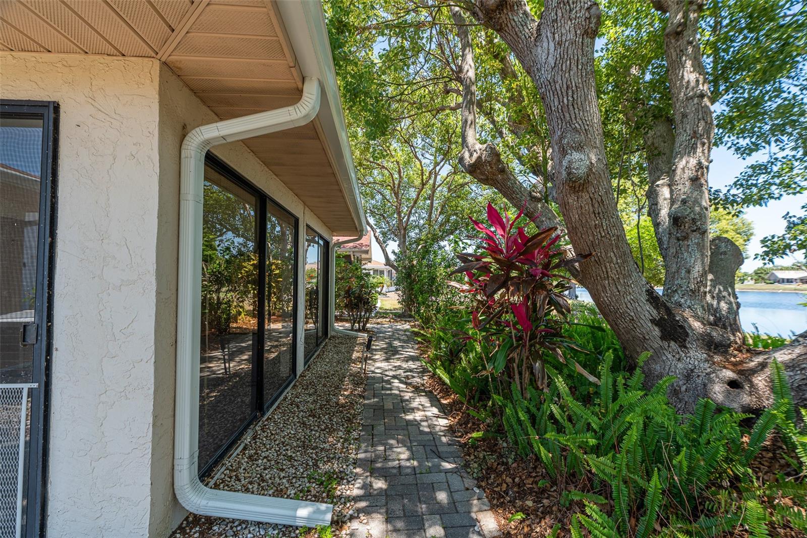 1027 BLUEWATER DR — photo 32