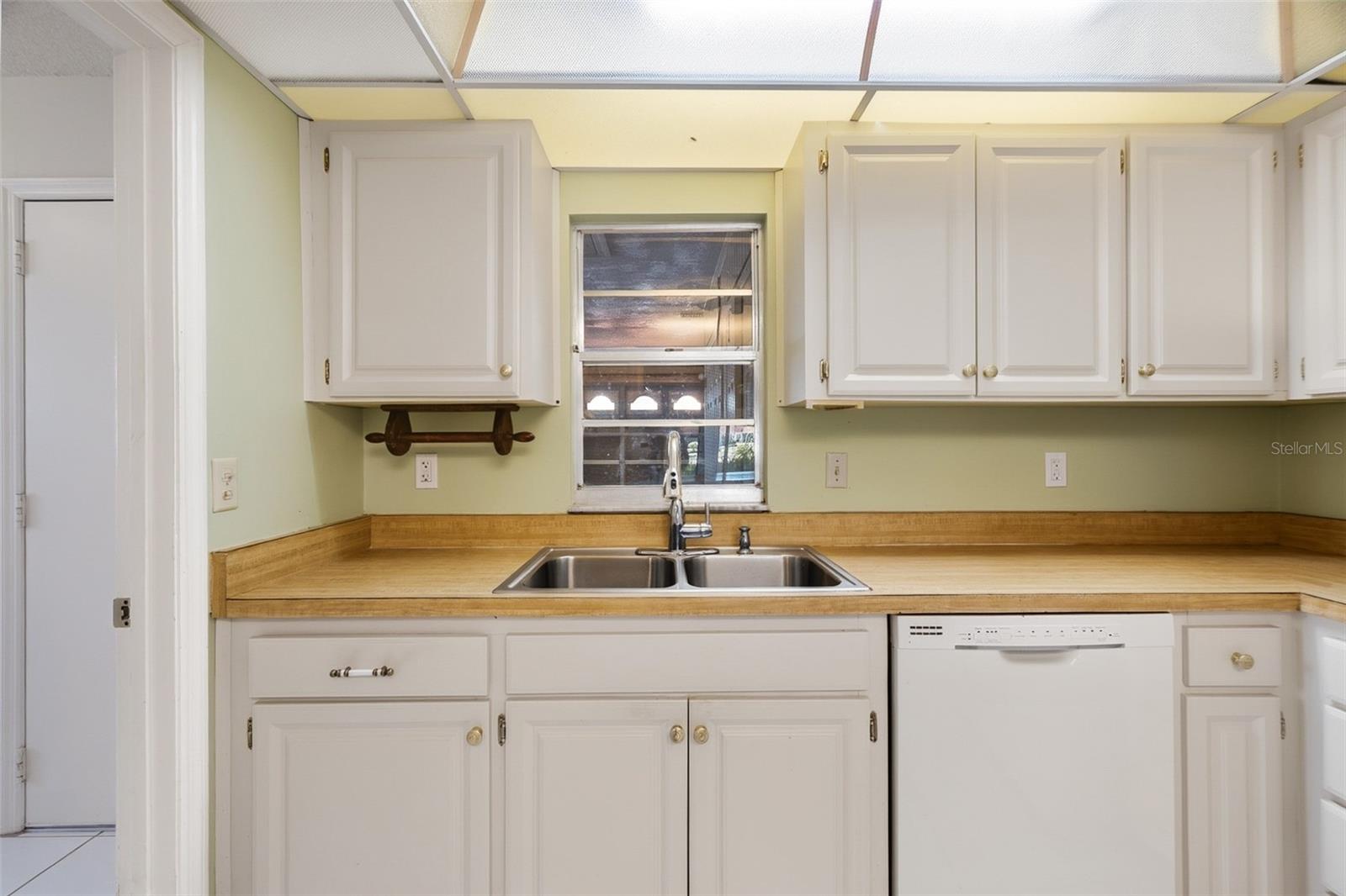 1027 BLUEWATER DR — photo 14