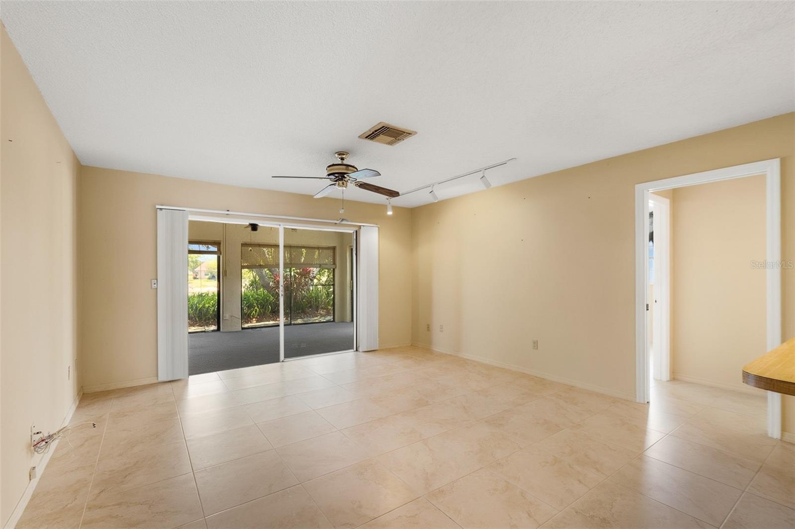 1027 BLUEWATER DR — photo 17