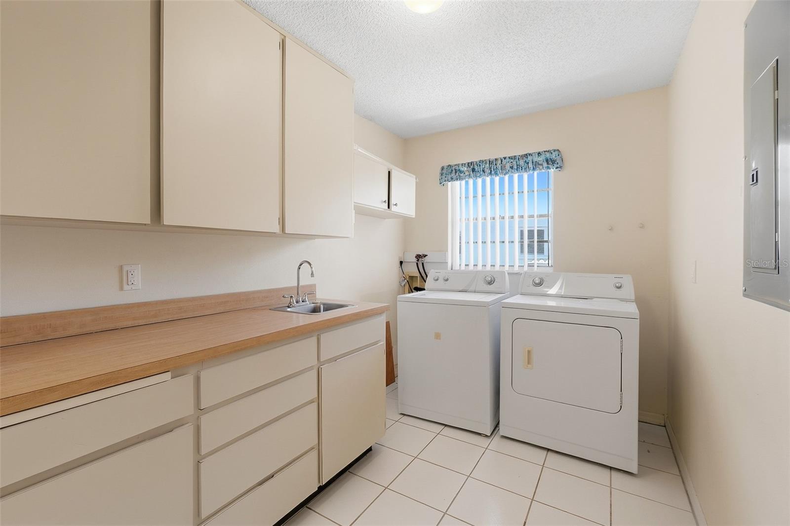 1027 BLUEWATER DR — photo 27