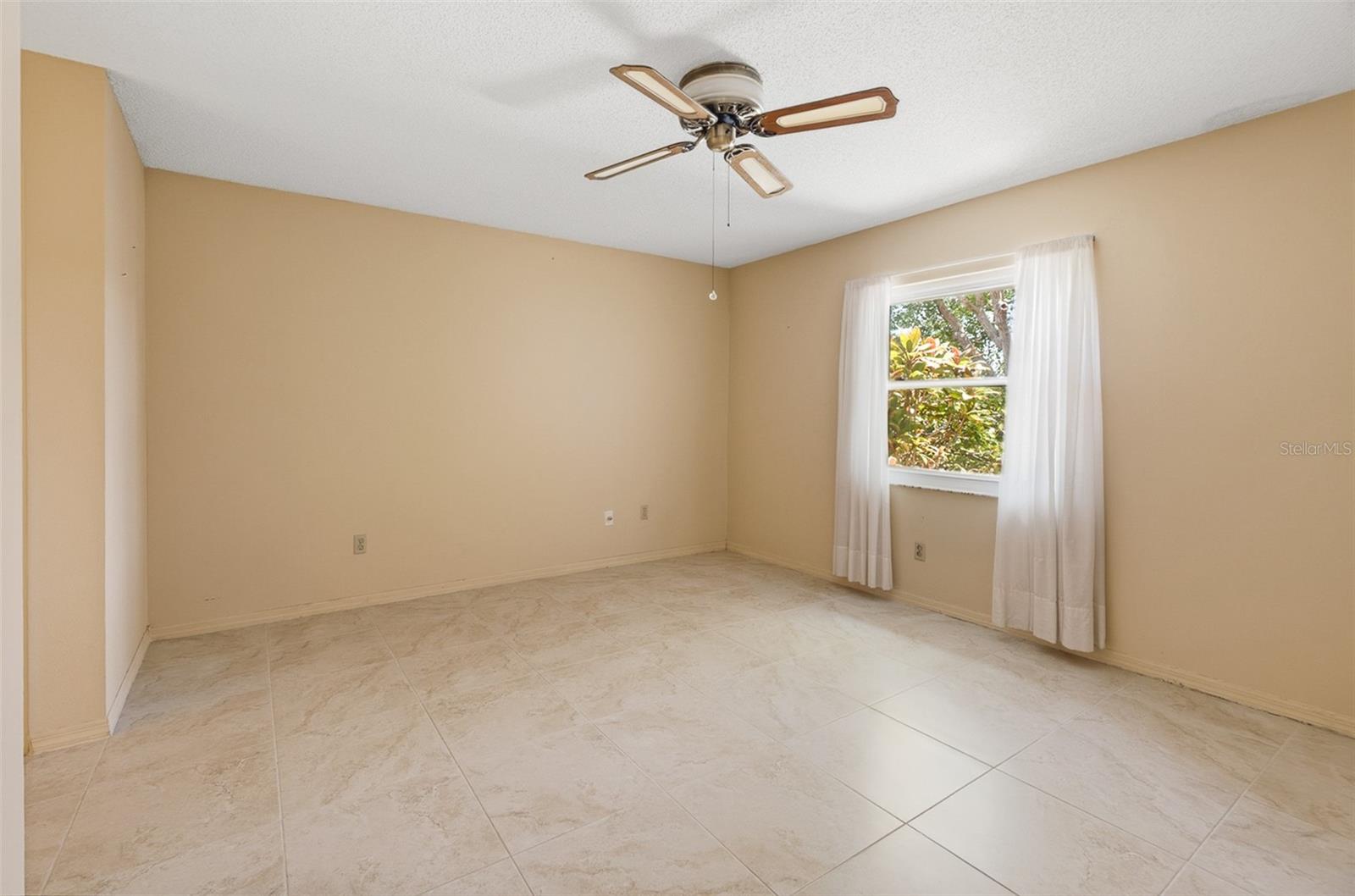 1027 BLUEWATER DR — photo 19