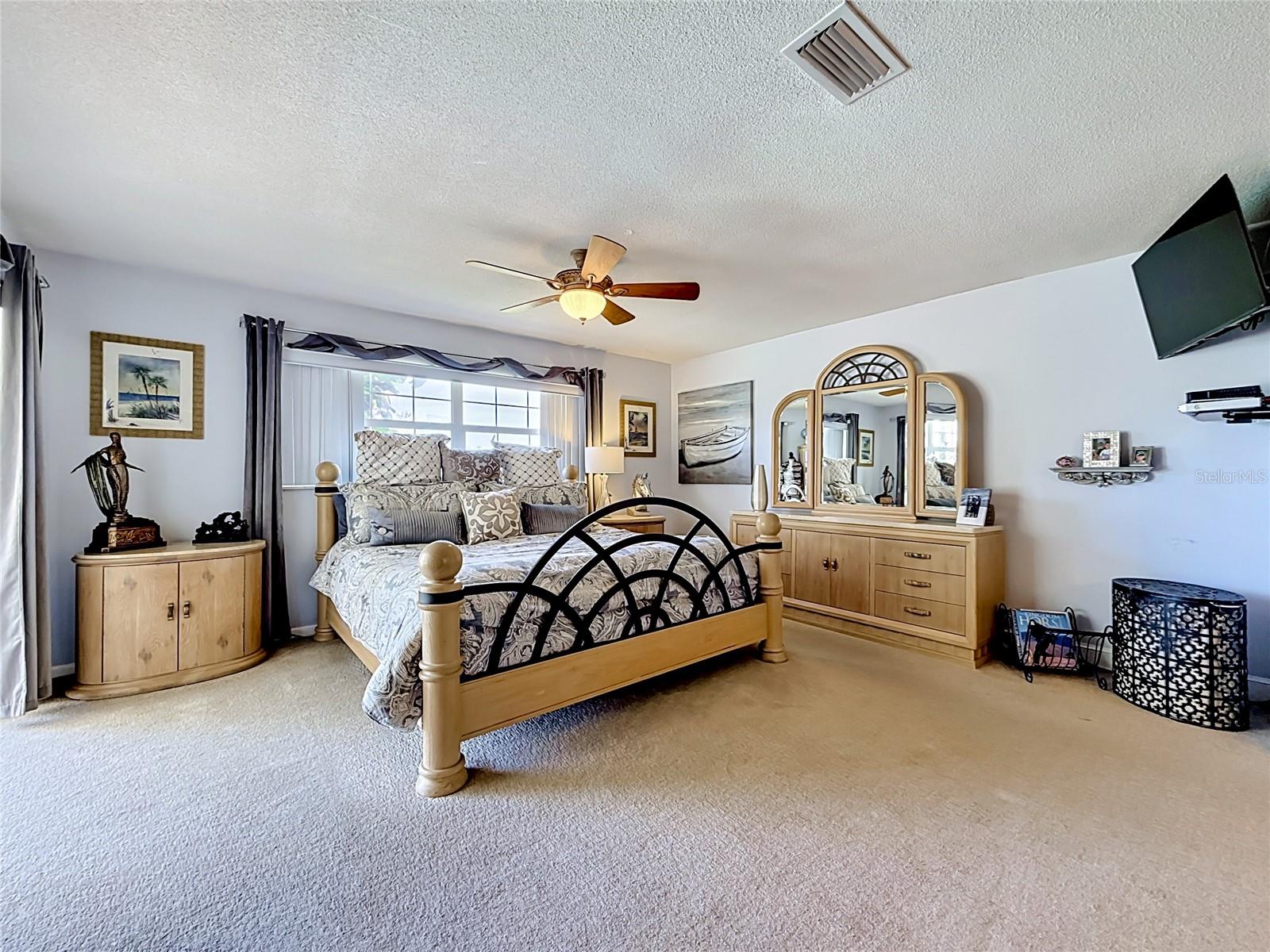 6490 BURNING TREE DR — photo 32