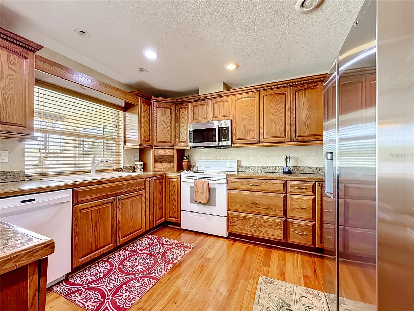 6490 BURNING TREE DR — photo 21