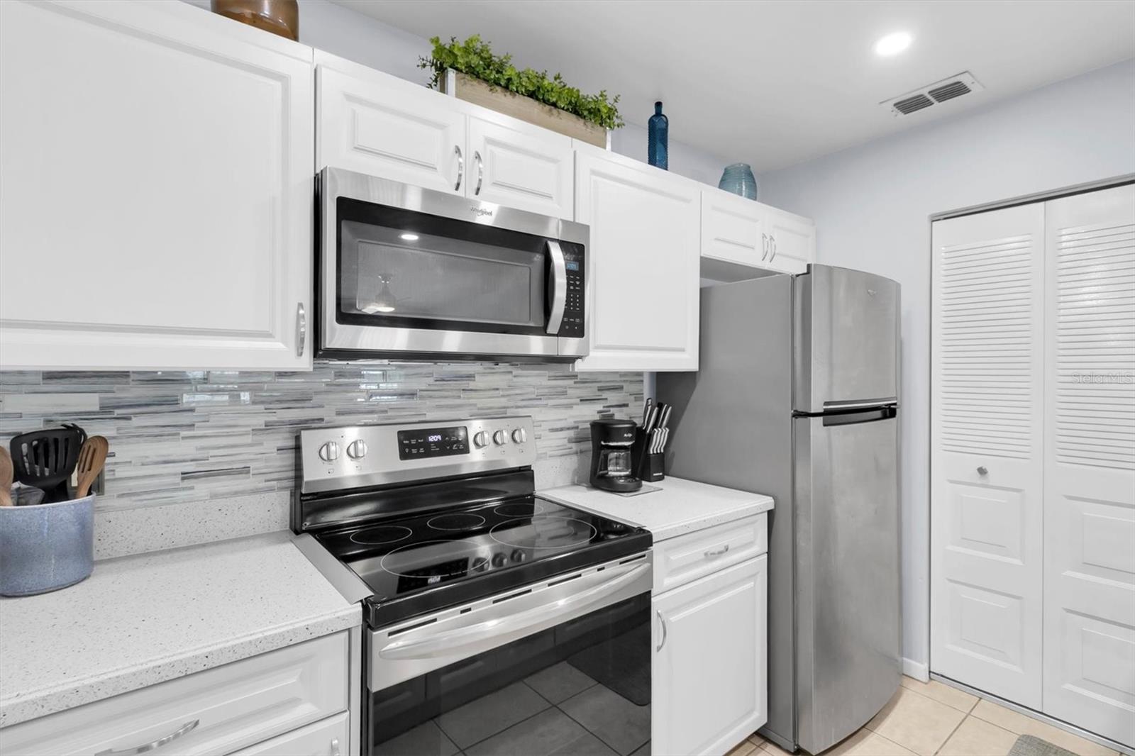 7712 HILLSIDE CT #201 — photo 9