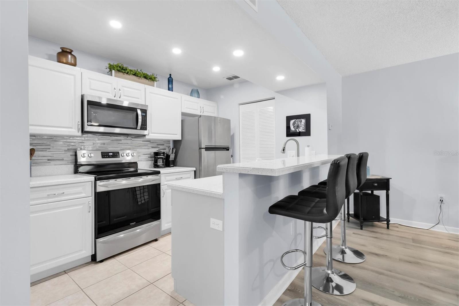 7712 HILLSIDE CT #201 — photo 8
