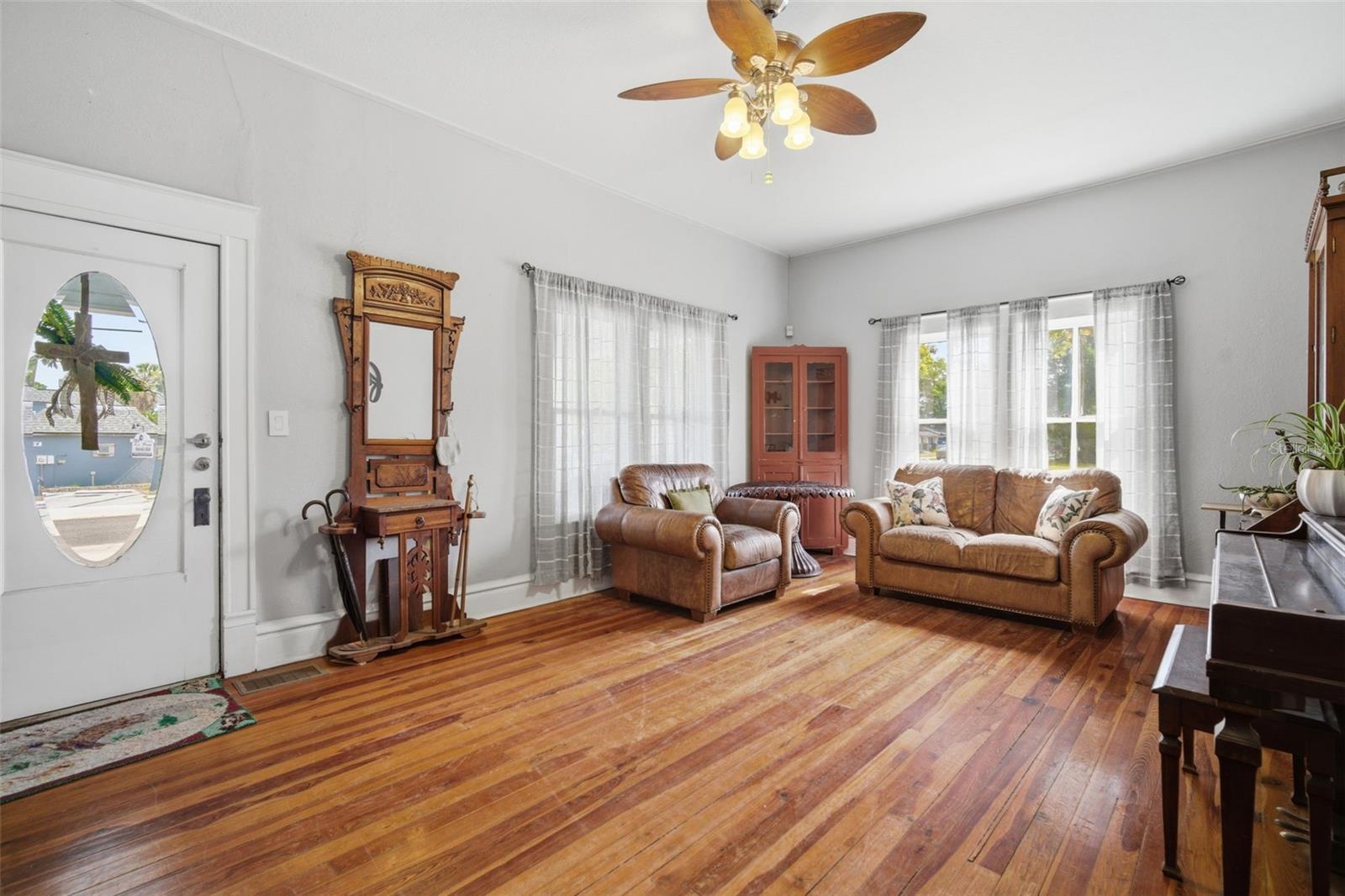 1201 W REYNOLDS ST — photo 3