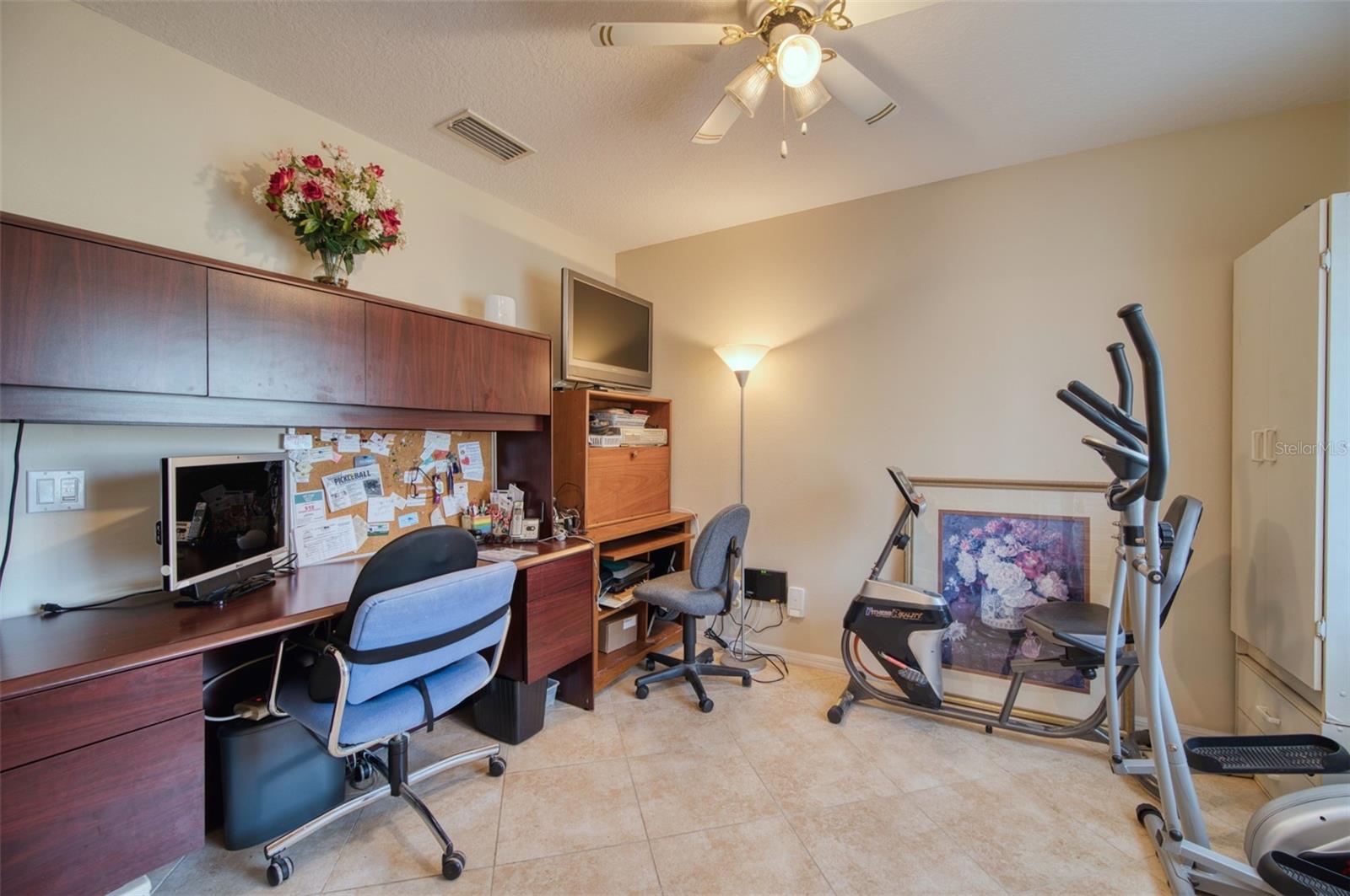 541 FALKLAND RD — photo 10