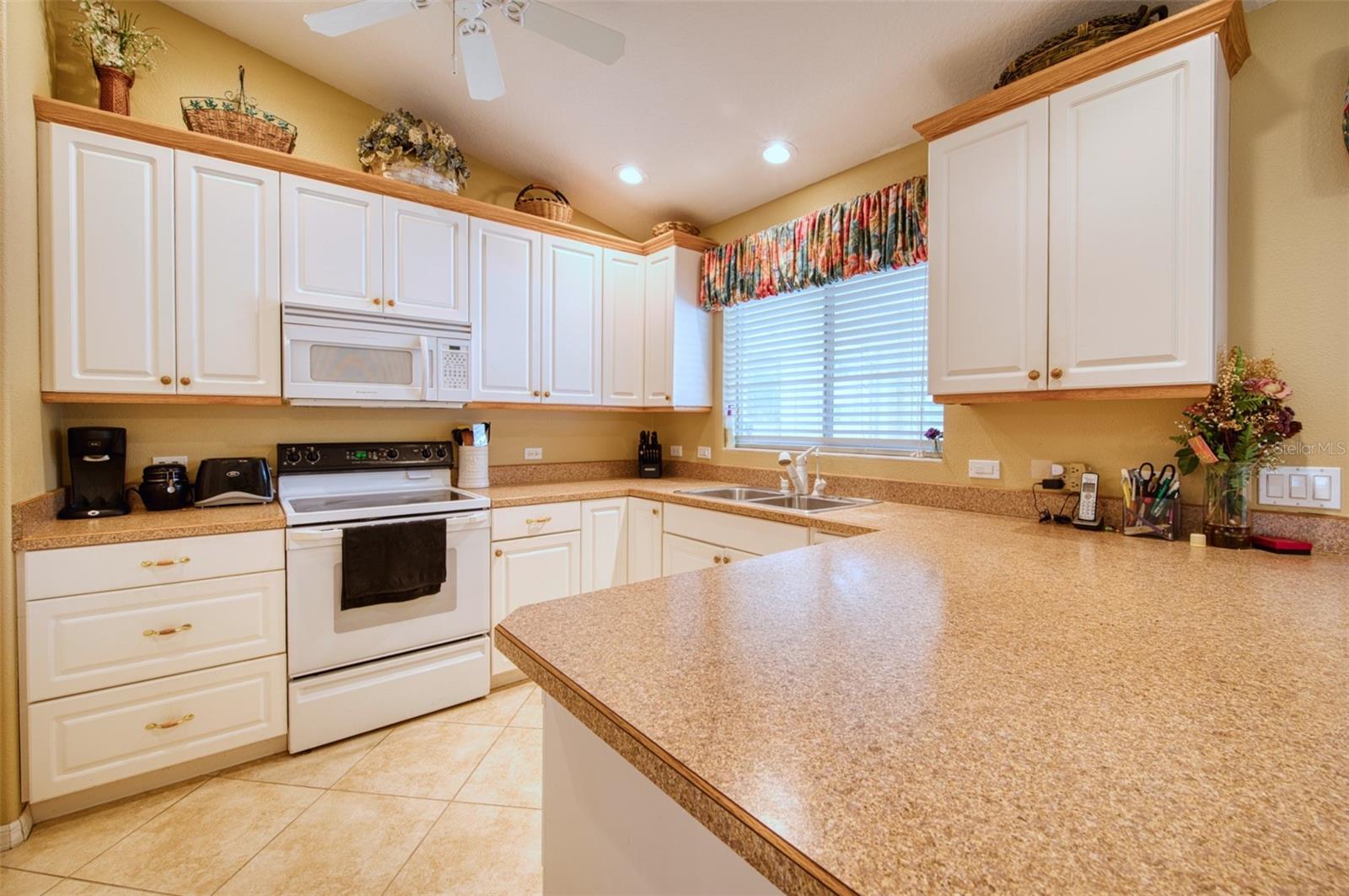541 FALKLAND RD — photo 6