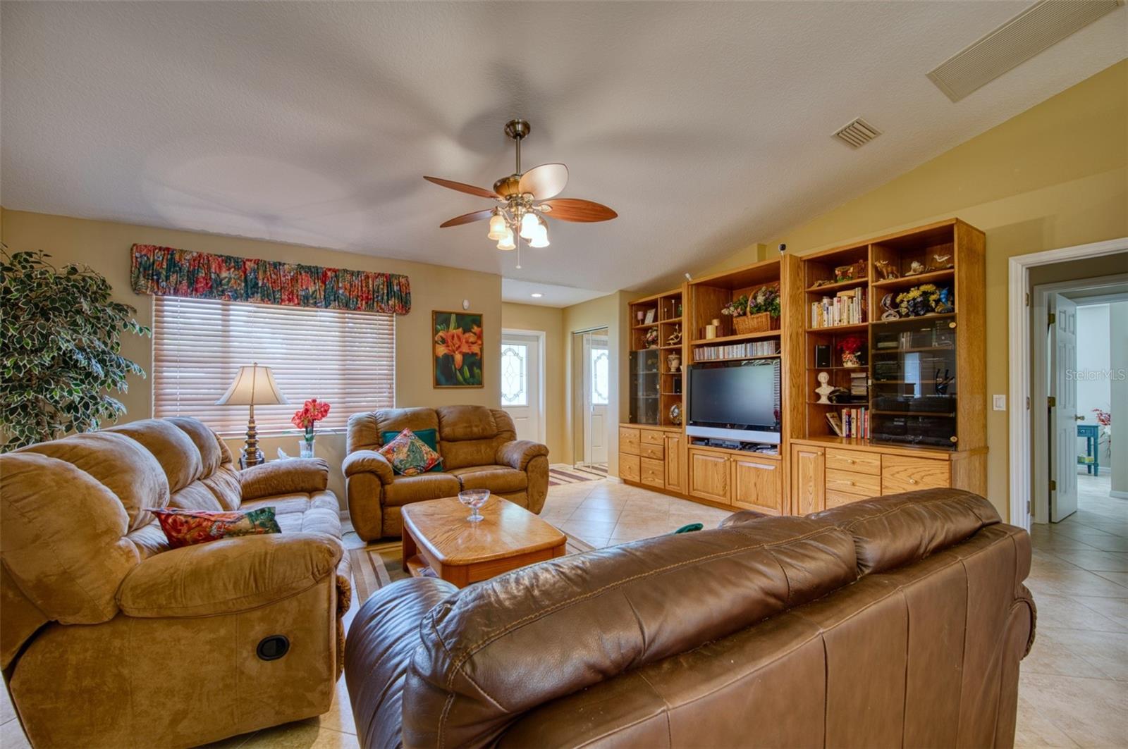 541 FALKLAND RD — photo 4
