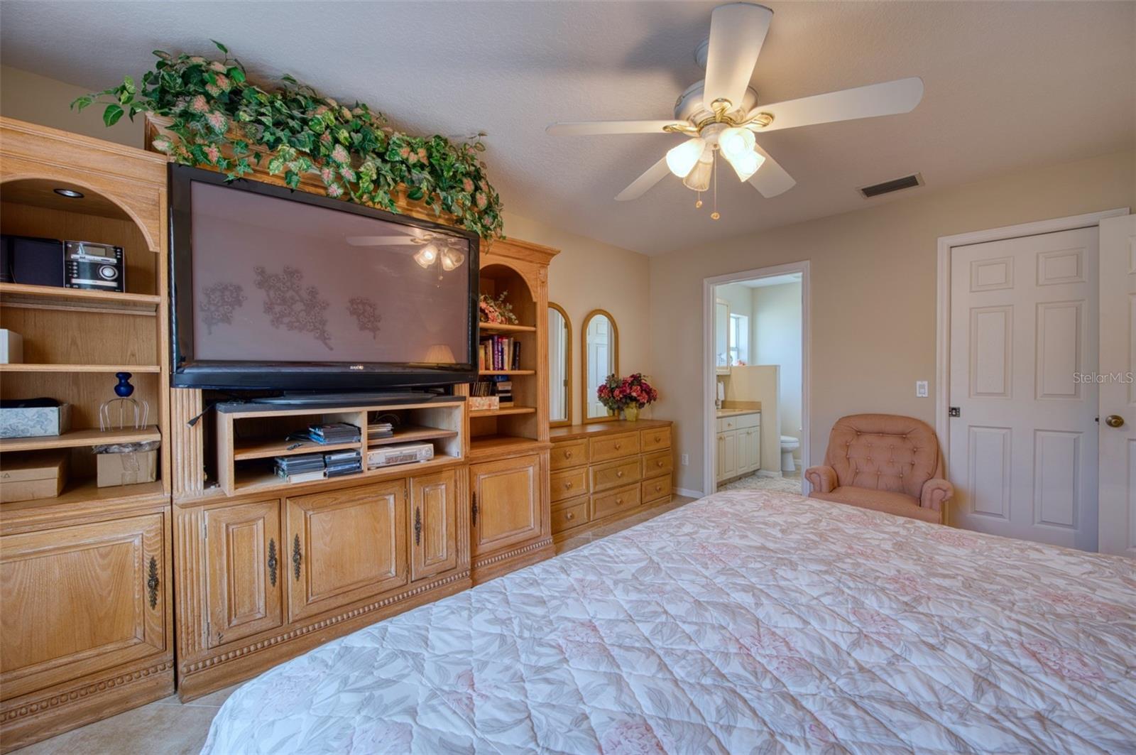 541 FALKLAND RD — photo 8