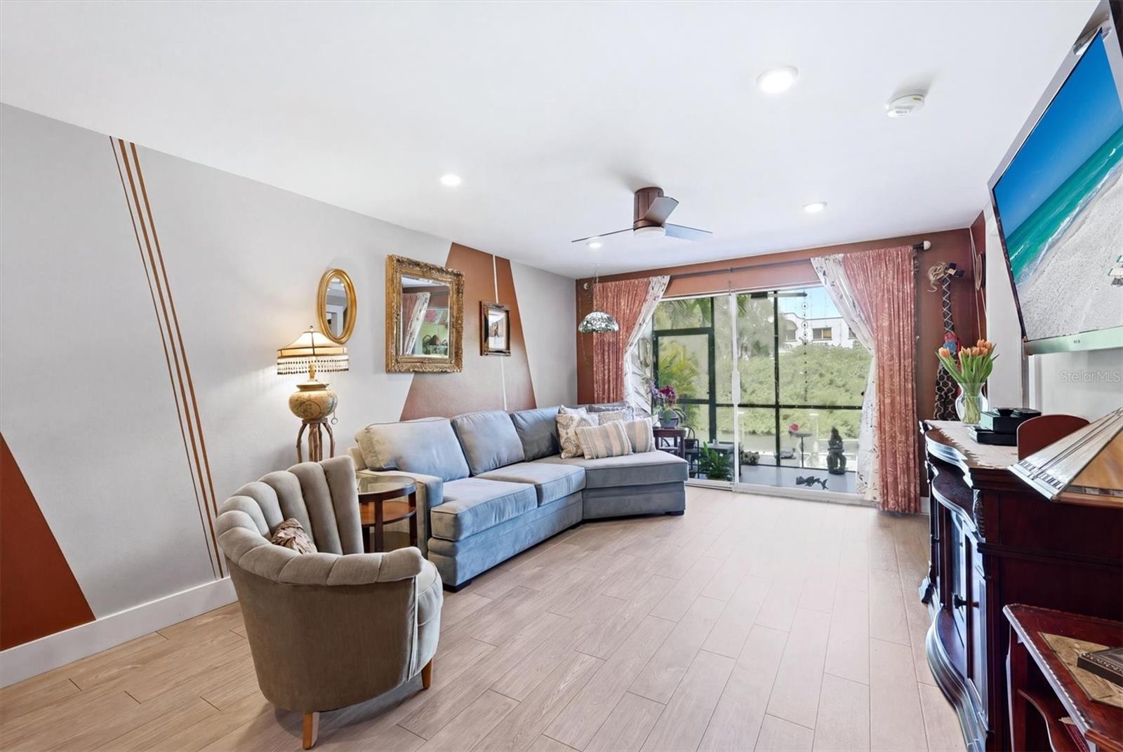 1650 PINE TREE LN #103 — photo 8