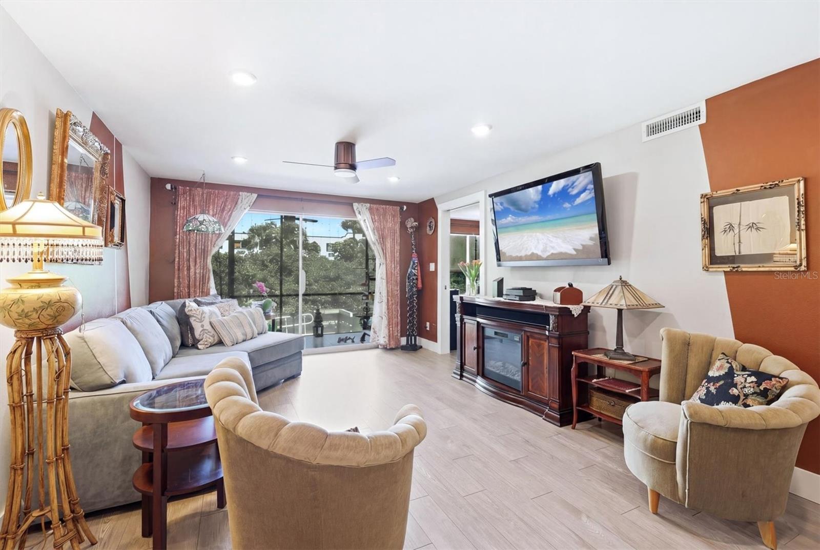 1650 PINE TREE LN #103 — photo 9