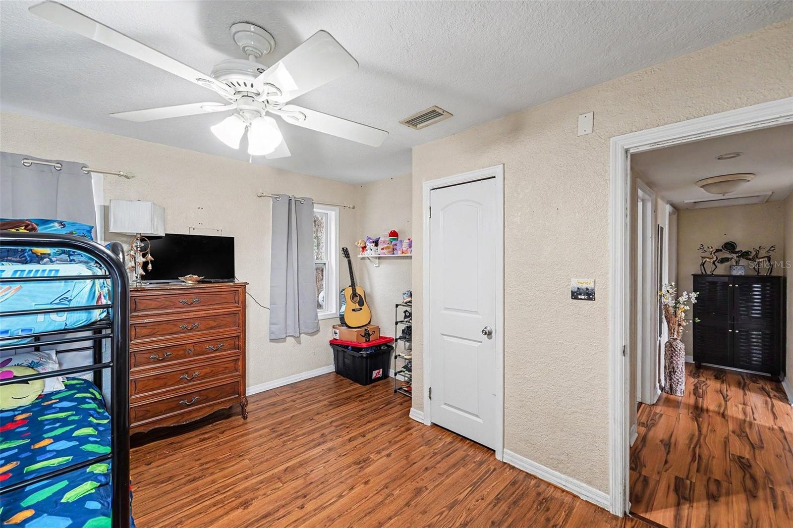 1464 DRUID RD E — photo 17