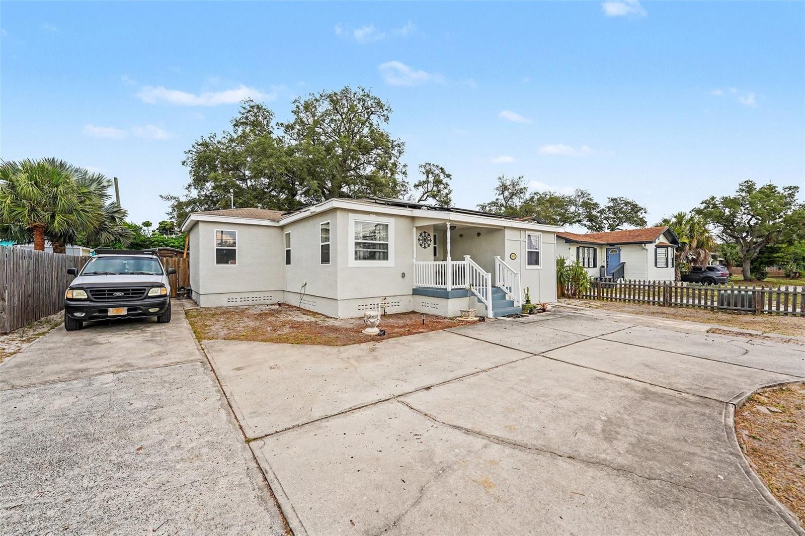 1464 DRUID RD E — photo 3