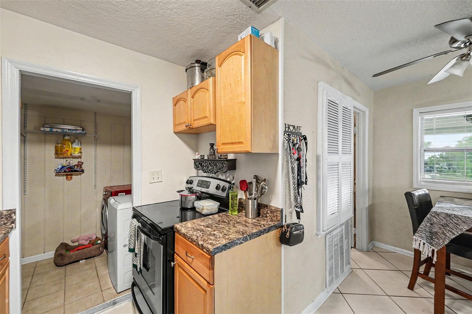 1464 DRUID RD E — photo 10