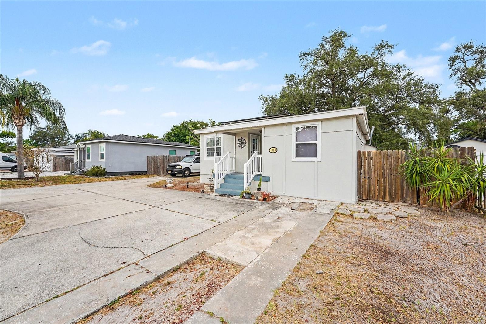 1464 DRUID RD E — photo 2