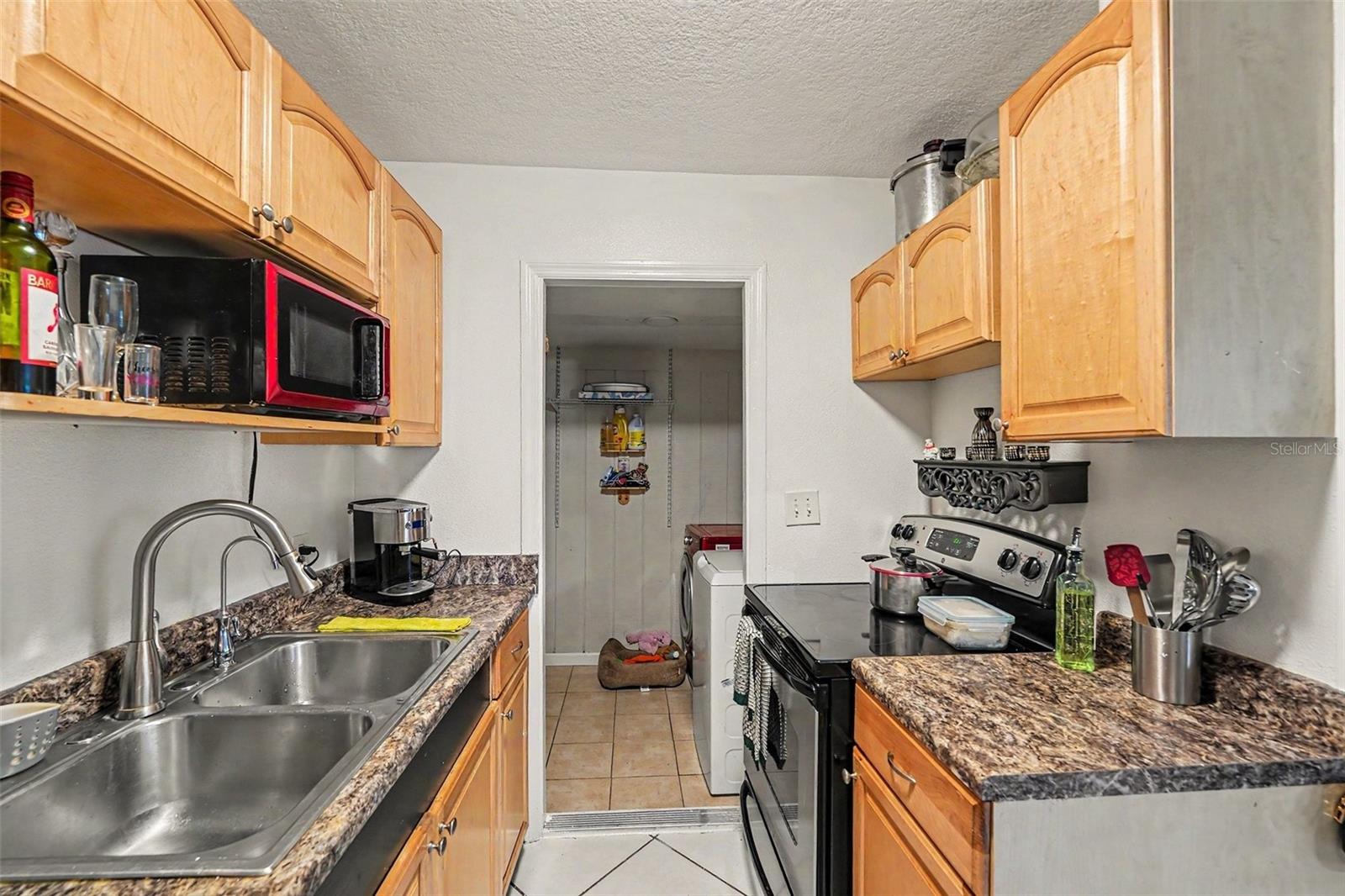 1464 DRUID RD E — photo 9