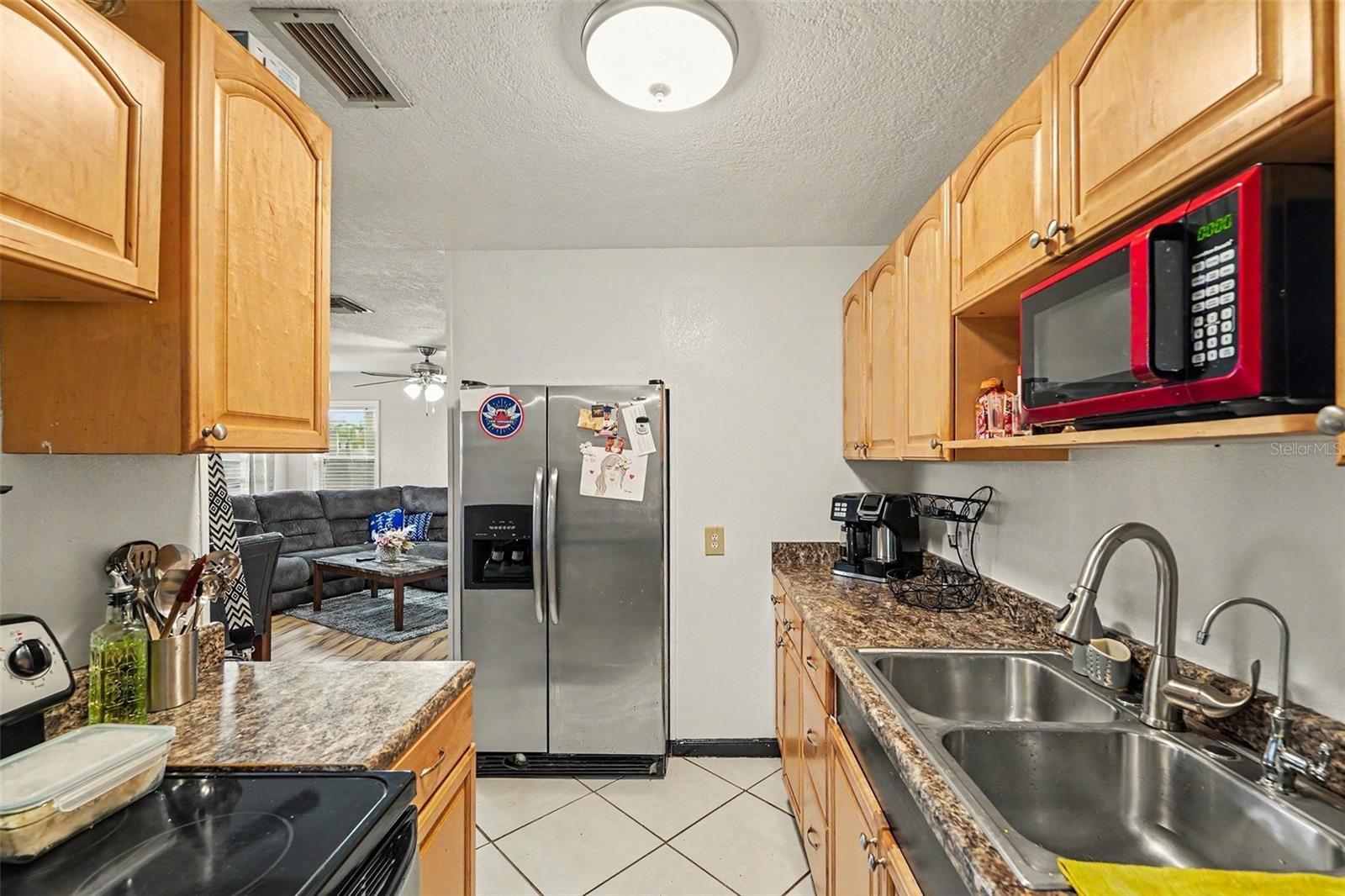 1464 DRUID RD E — photo 8