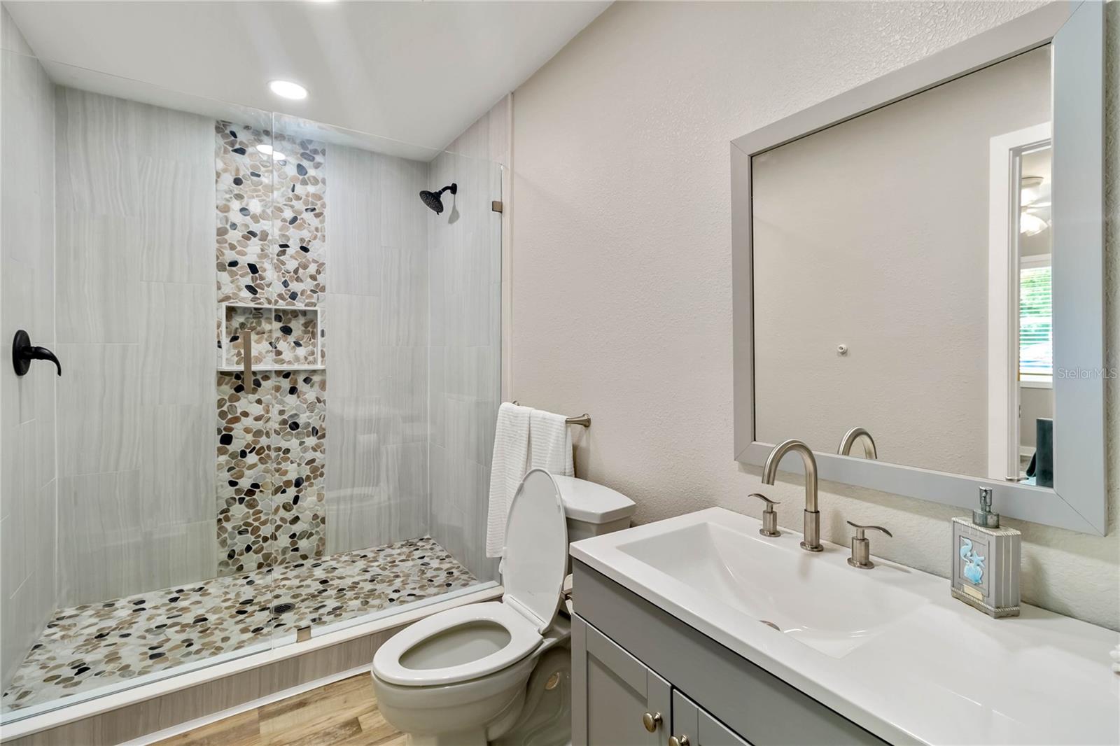 526 CONRAD RD — photo 23