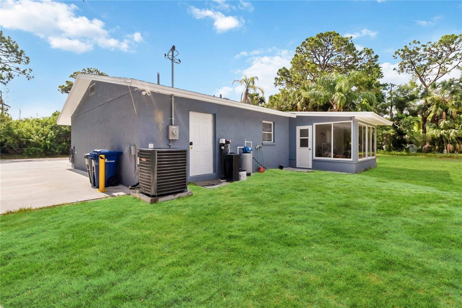 526 CONRAD RD — photo 3