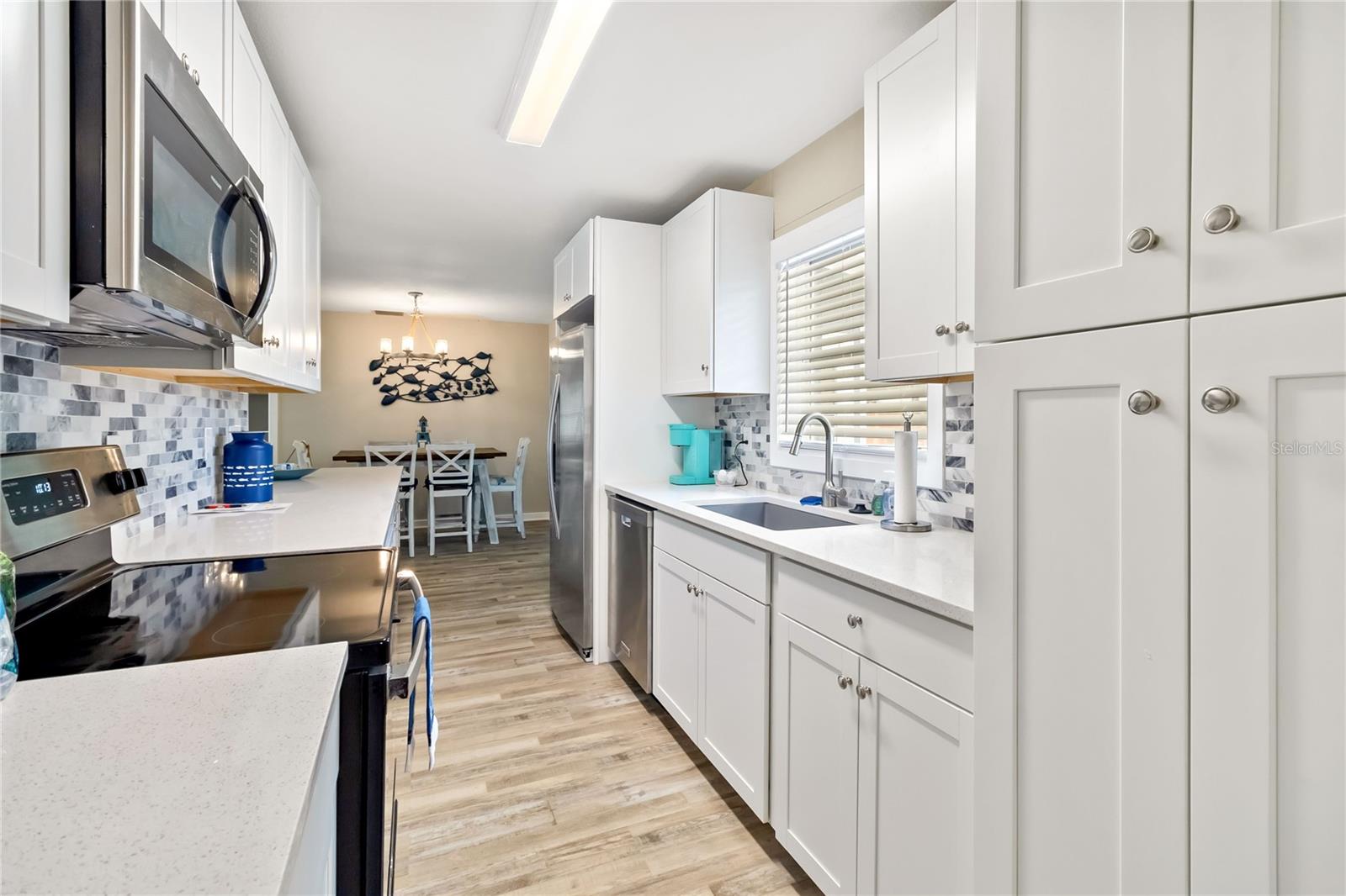526 CONRAD RD — photo 15