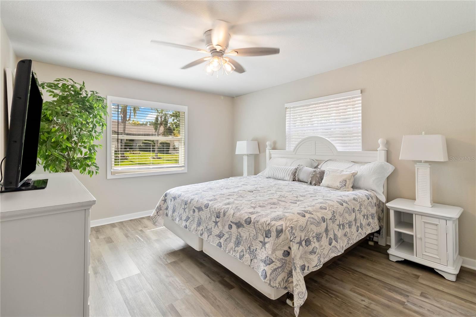 526 CONRAD RD — photo 17