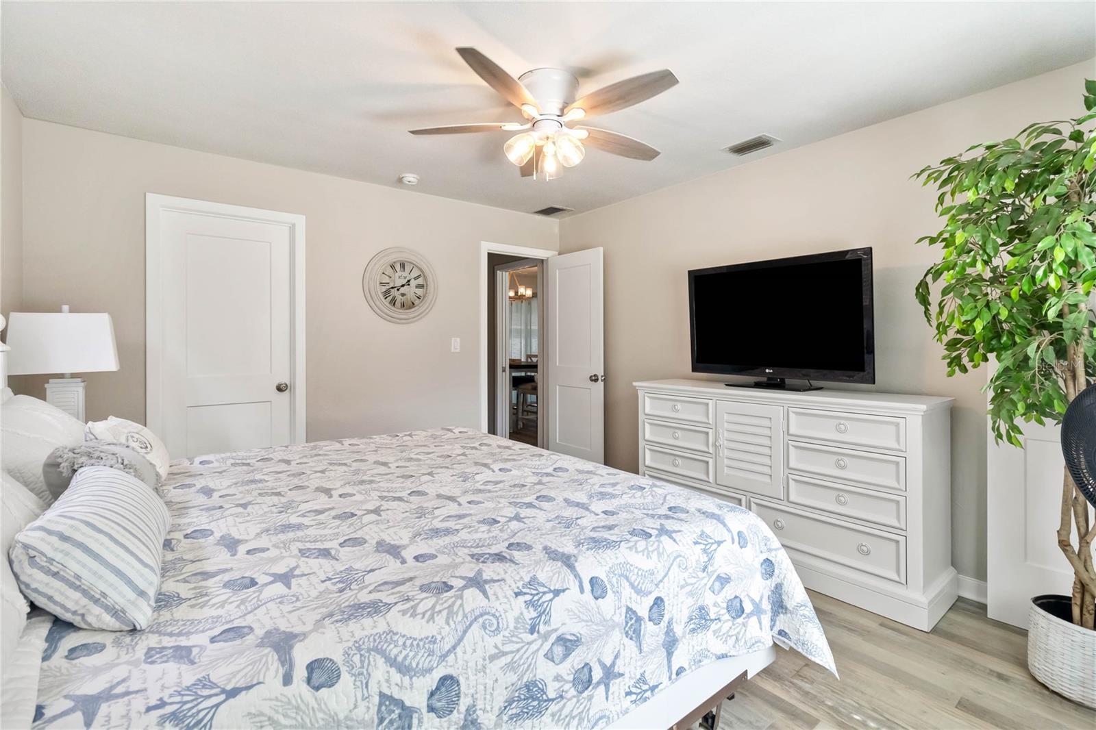526 CONRAD RD — photo 18
