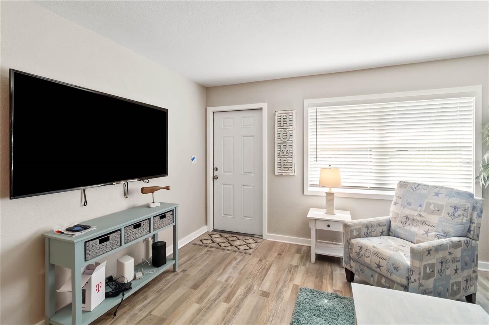 526 CONRAD RD — photo 4
