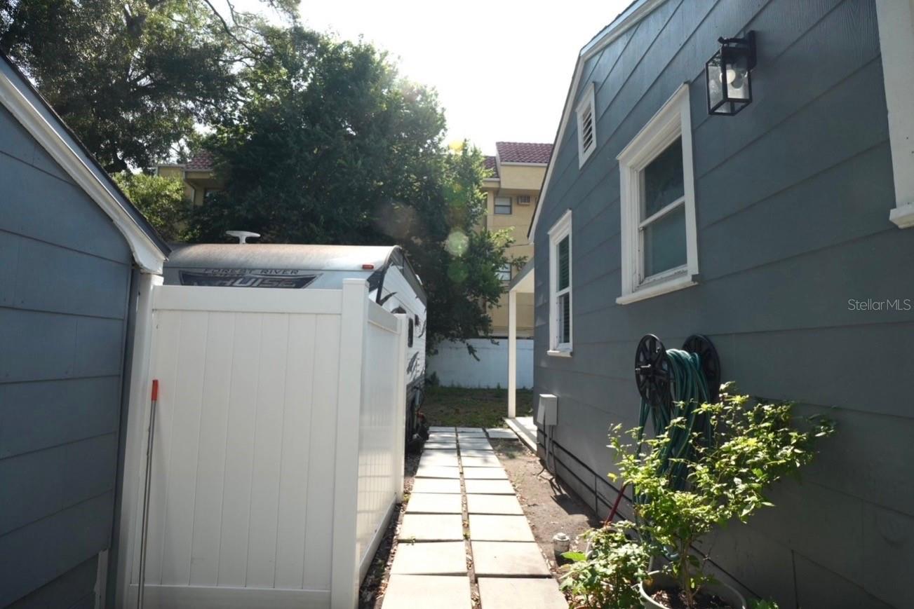 4405 N TAMPANIA AVE — photo 16