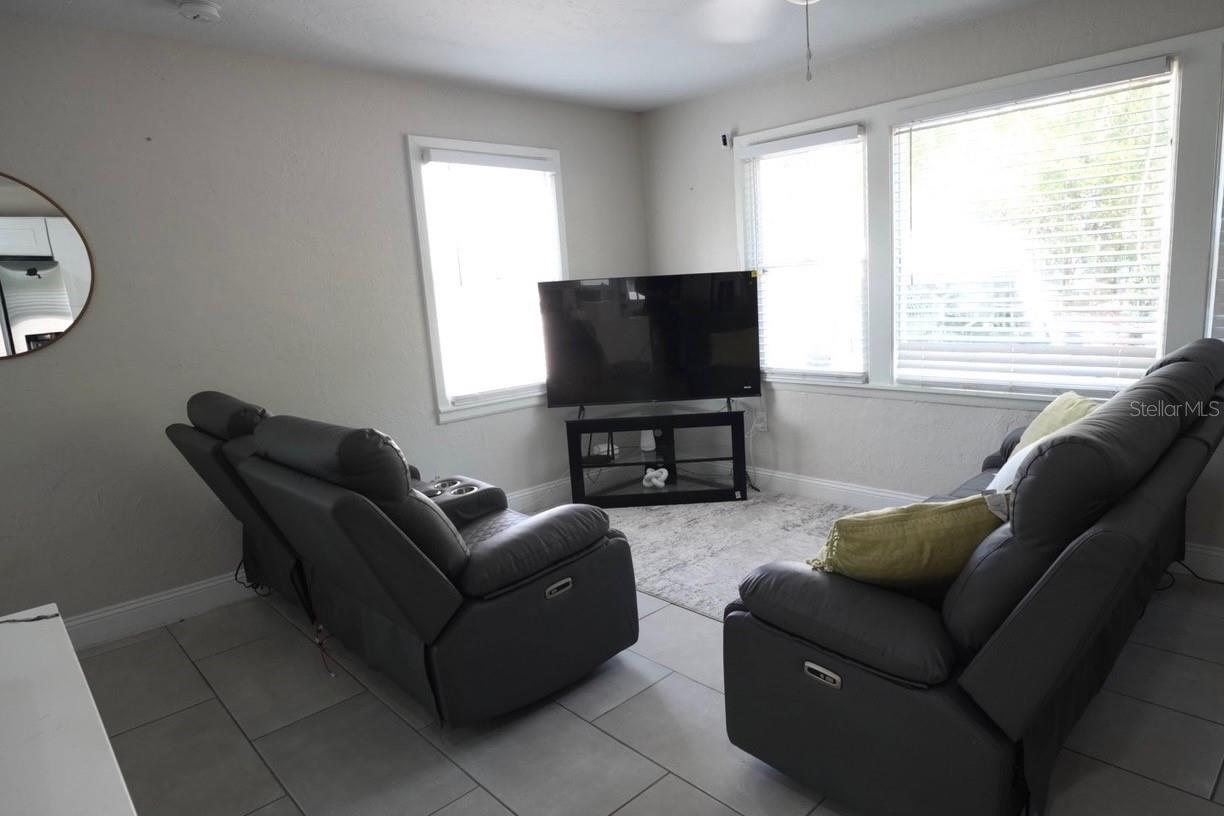4405 N TAMPANIA AVE — photo 3