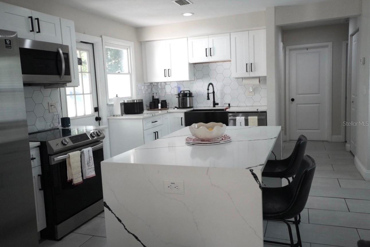 4405 N TAMPANIA AVE — photo 5