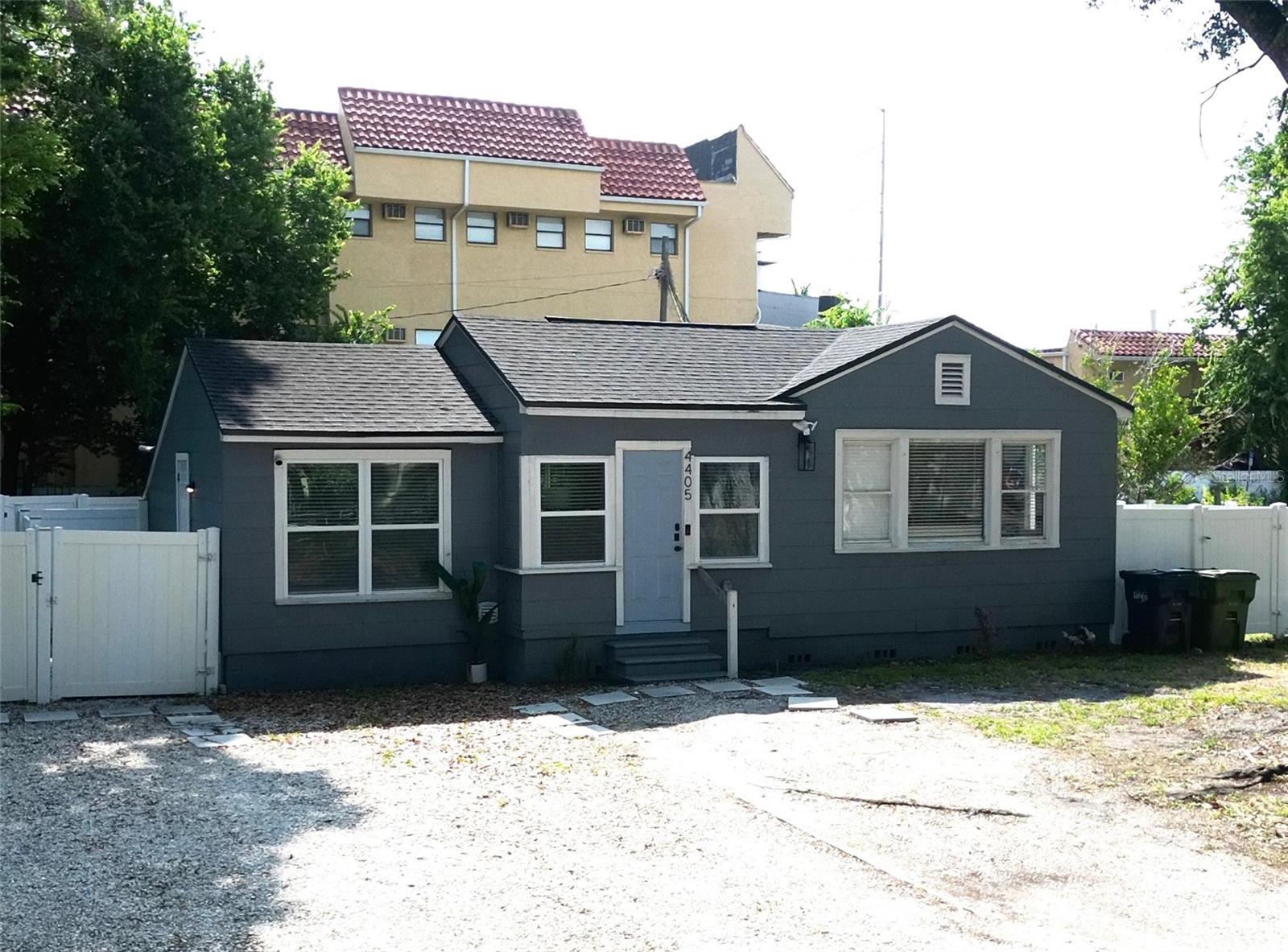 4405 N TAMPANIA AVE — photo 2
