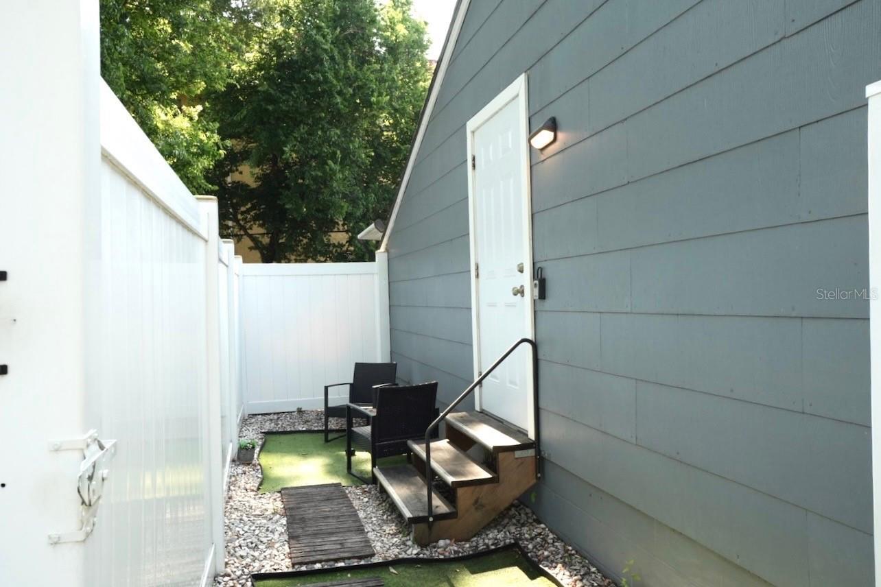 4405 N TAMPANIA AVE — photo 17