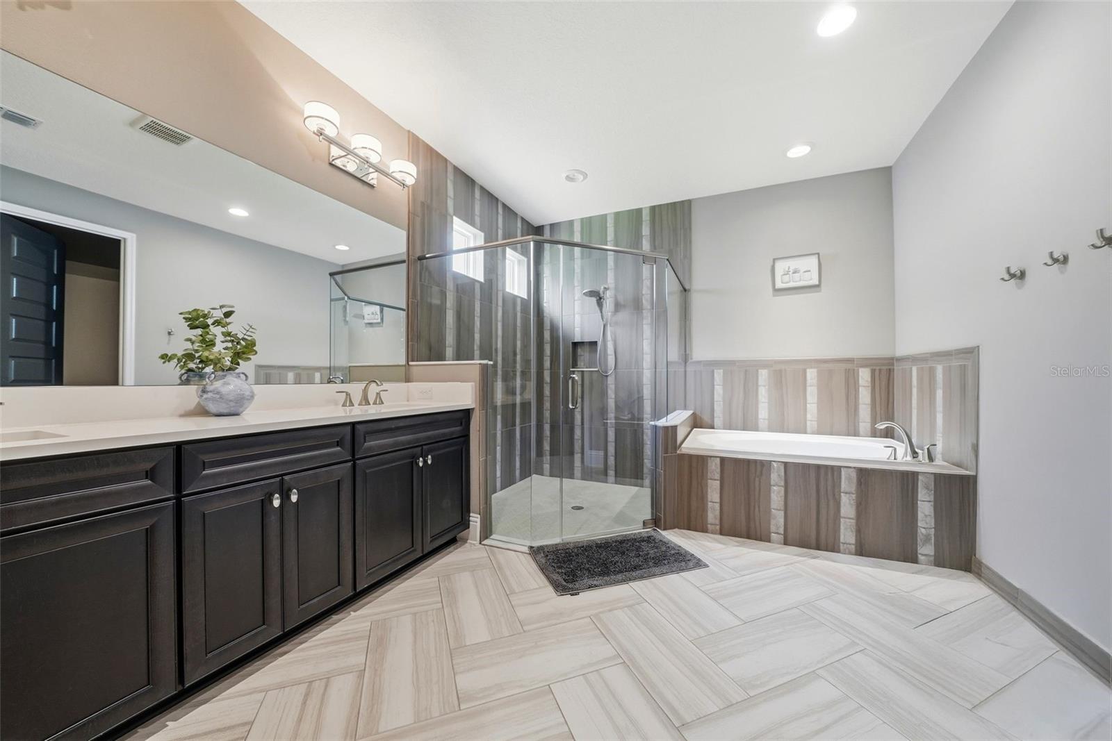 7224 GRAYBROOK DR — photo 29
