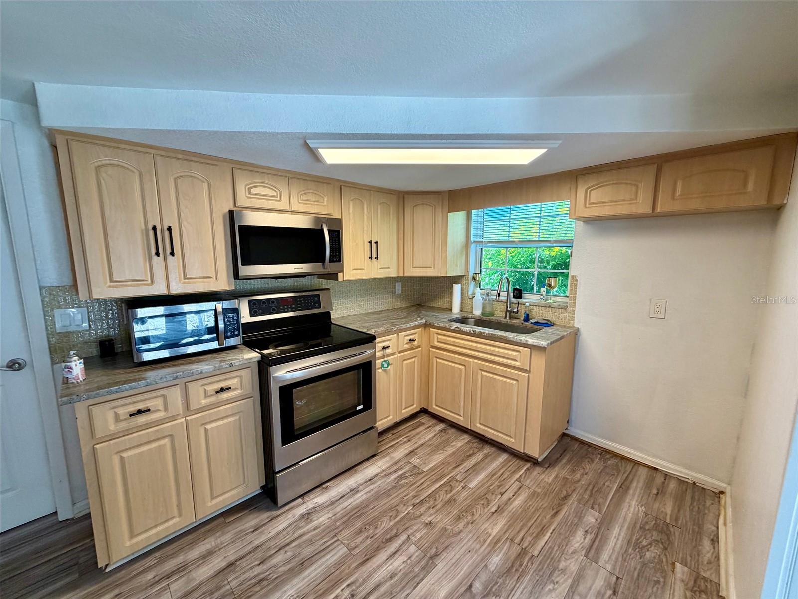 9331 RAINBOW LN — photo 4