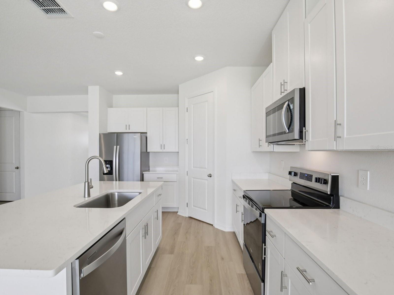 13213 SHELLMORE AVE — photo 6
