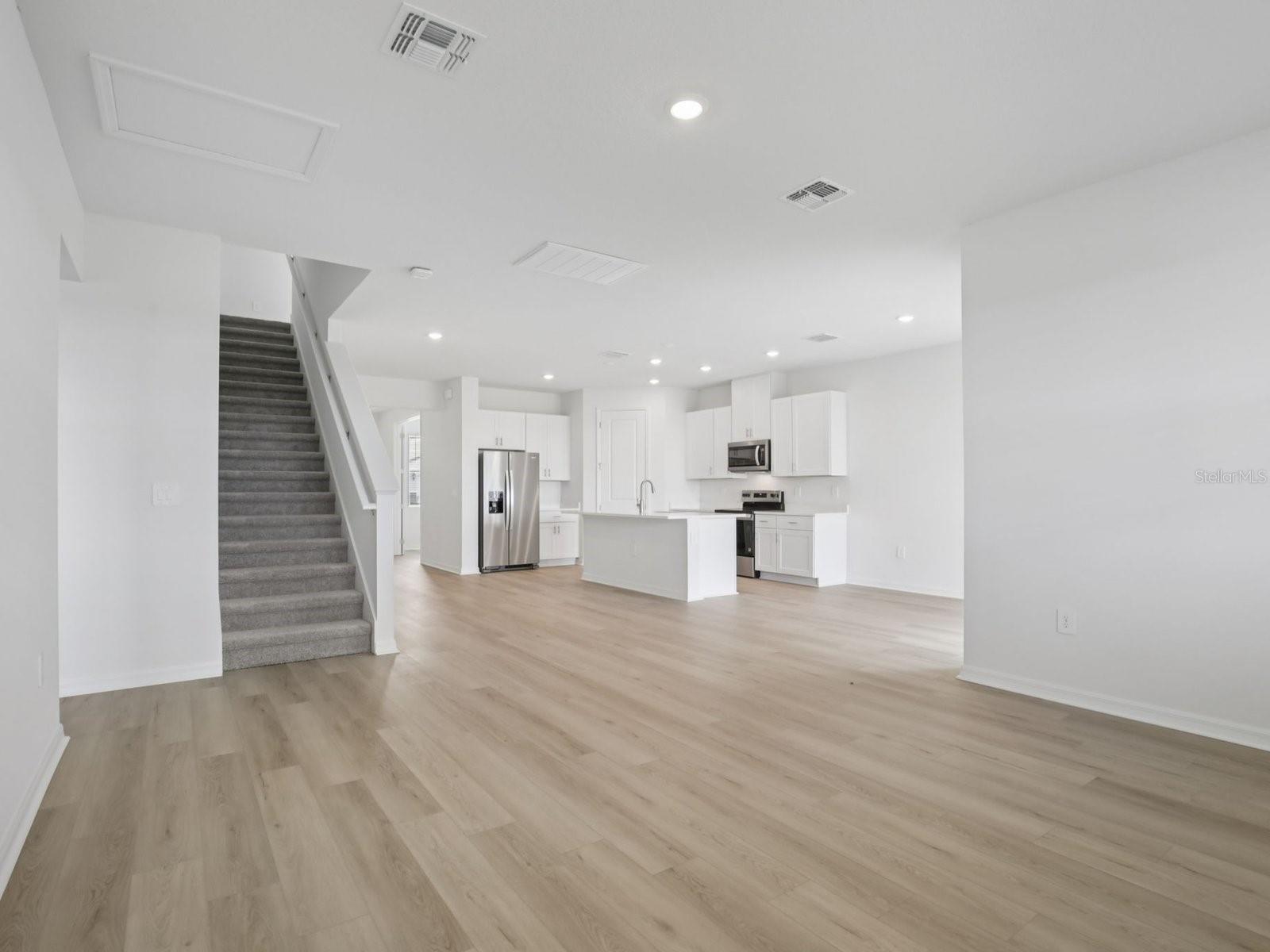 13213 SHELLMORE AVE — photo 4